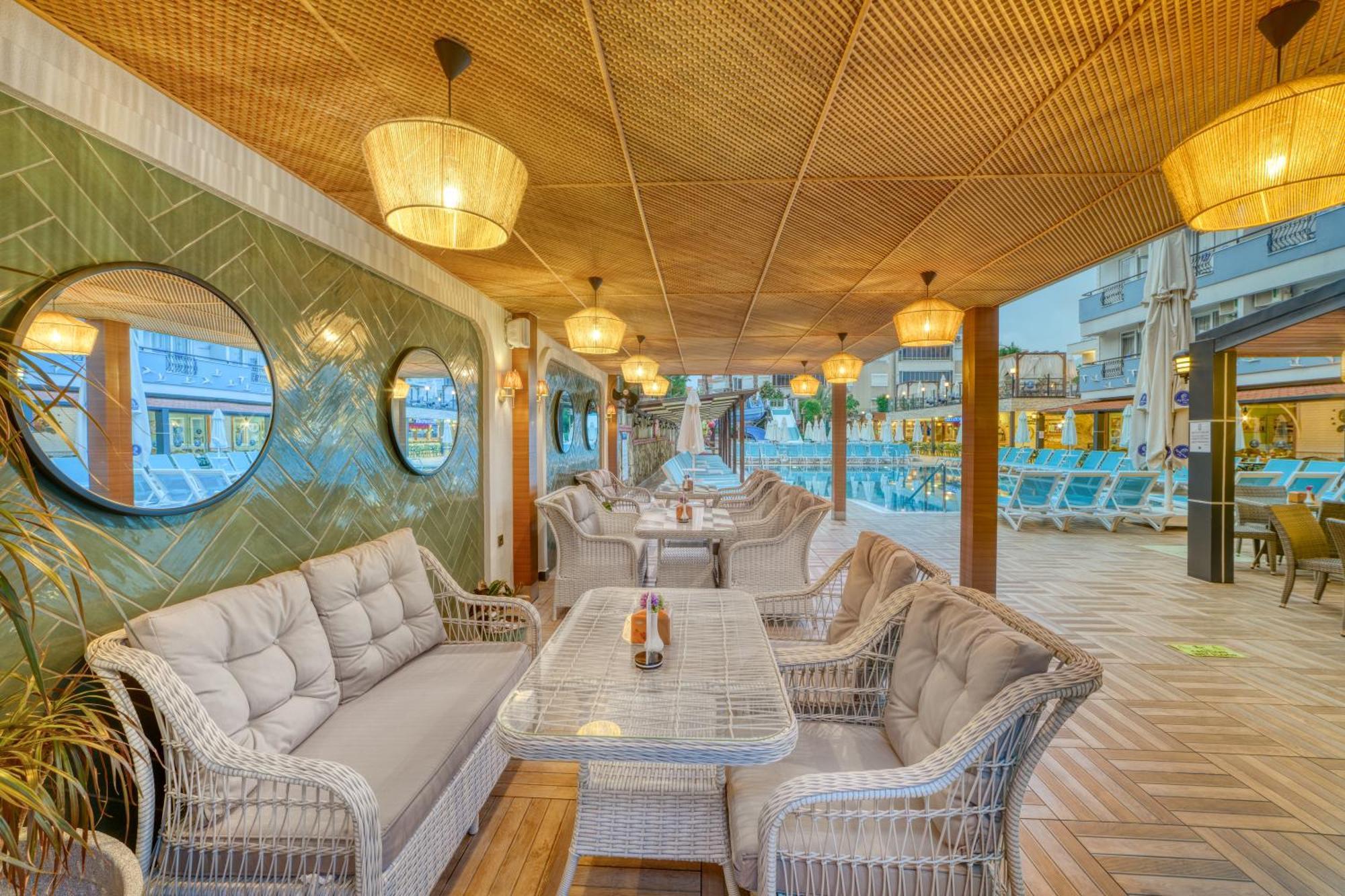 Club Big Blue Suit Hotel Alanya Exterior photo